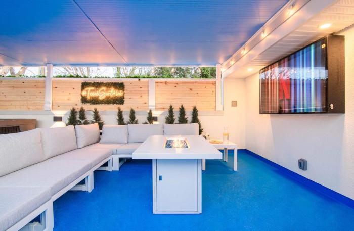 Venetian and Santorini Wellness Bundle