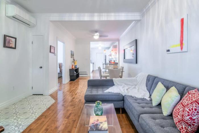 Cozy 3BR Home with 2 Kitchens plus Backyard in Leslieville