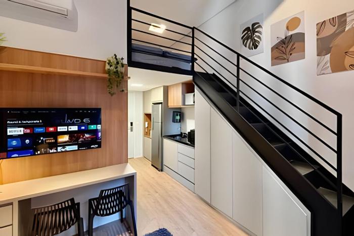 Loft c Mezanino · Pé-direito Alto · Até 4 pessoas