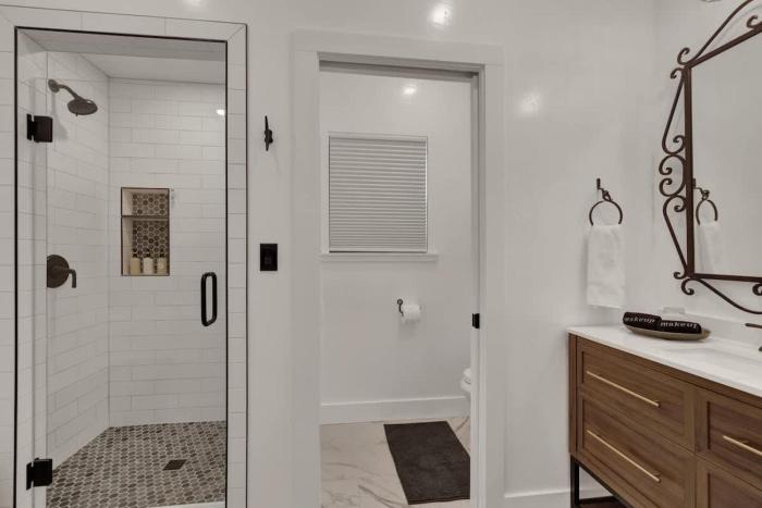 Casa Blanca-Swim Spa-Steps to Main Street!