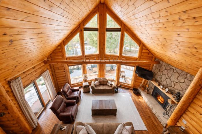 Peaceful Log Cabin with Fireplace and Allergen Friendly