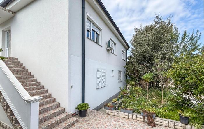 Gorgeous Apartment In Rab With Wifi