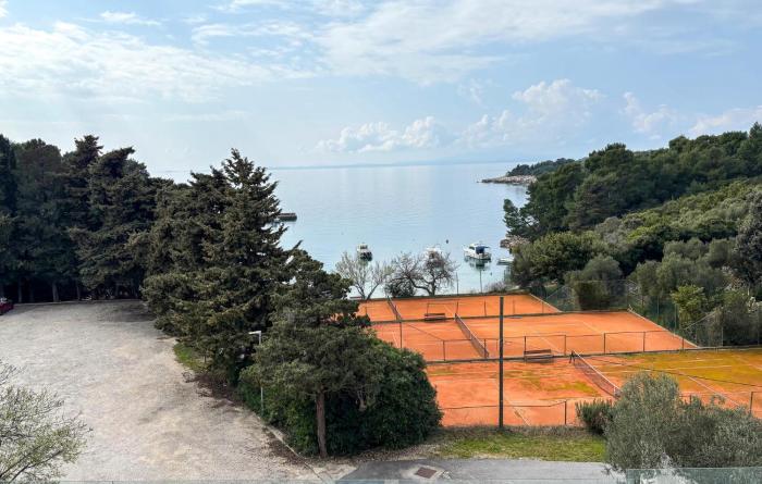 Cozy Apartment In Rab With Harbor View