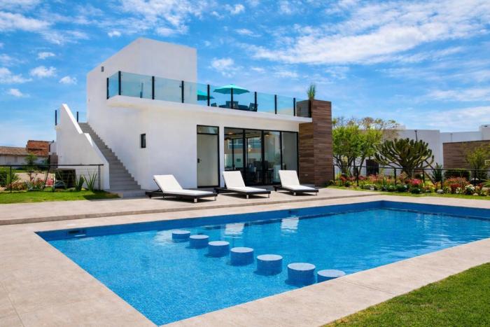 Casa de Lujo con Alberca 4 Habitaciones Seguridad 24 7 Facturamos