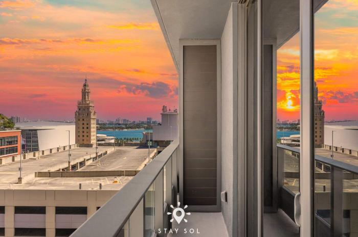 Rooftop Paradise and Modern 1BR with City Views