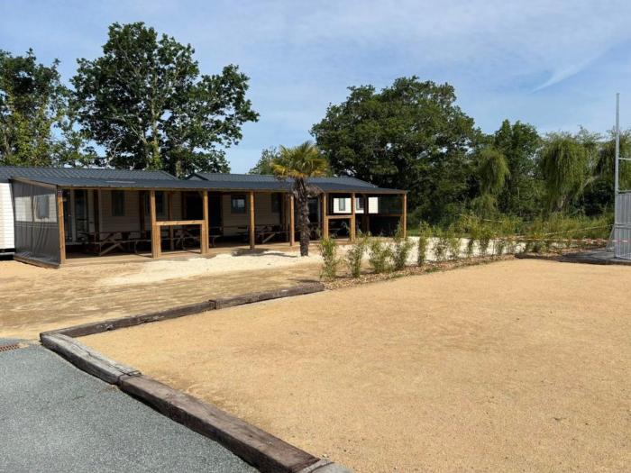 Mobil home avec terrasse - 9 pers. - API-1-52-2044