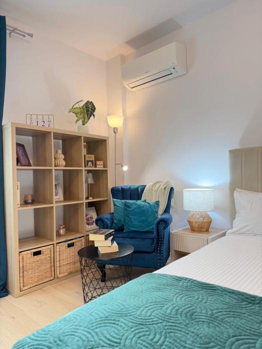 Old Town Vinyl Retreat near the Cathedral with retro vibes