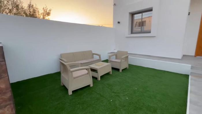 Private Garden Flat with BBQ - Houmet Souk Marina