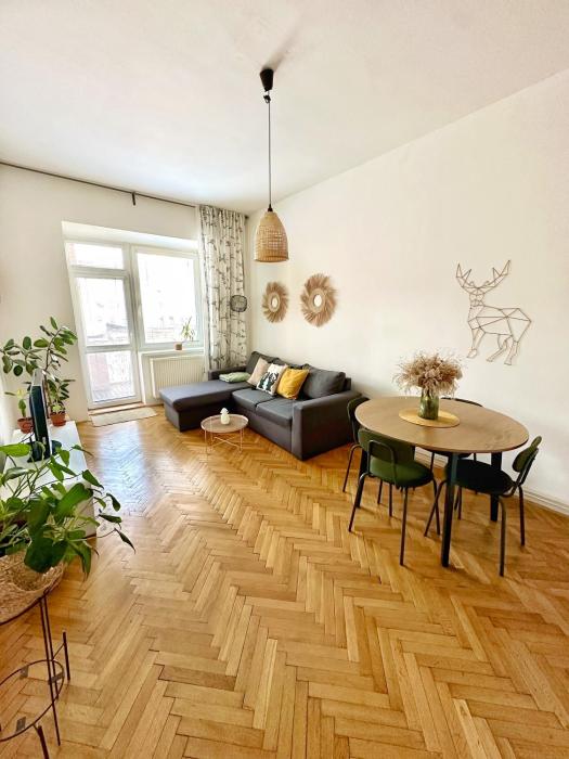 Bright and central suite with a balcony