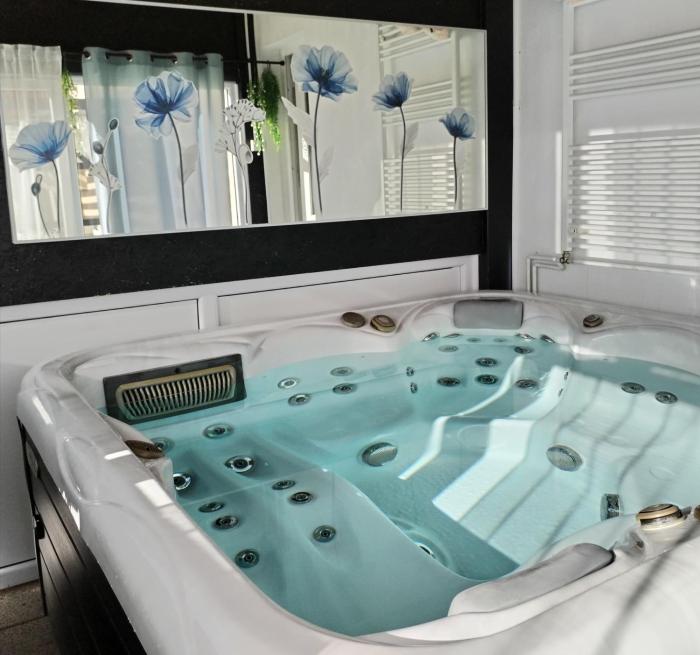 ForRest Spa Apartment - Private Jacuzzi & Sauna