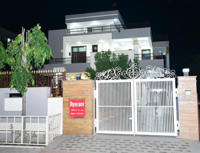Luxury Modern 6BHK- Posh Locality, Garden, Terrace