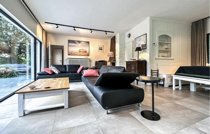 Nice Home In Oostduinkerke With Wifi