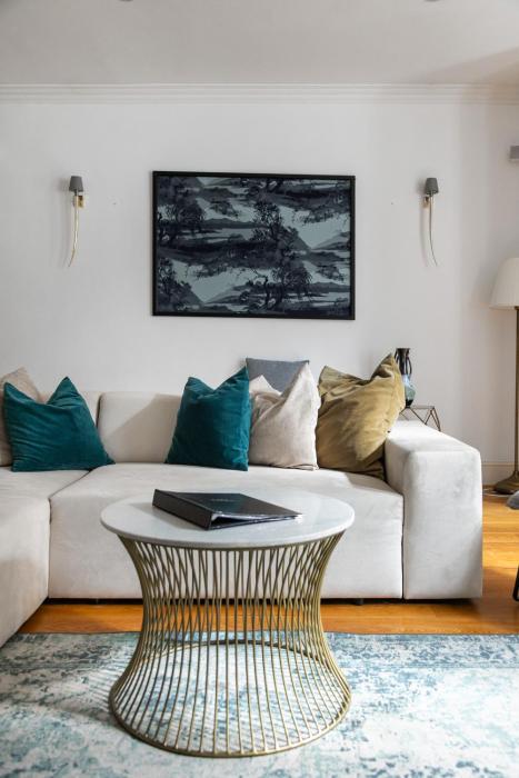 Relaxing and Spacious Kensington Apartment with Patio
