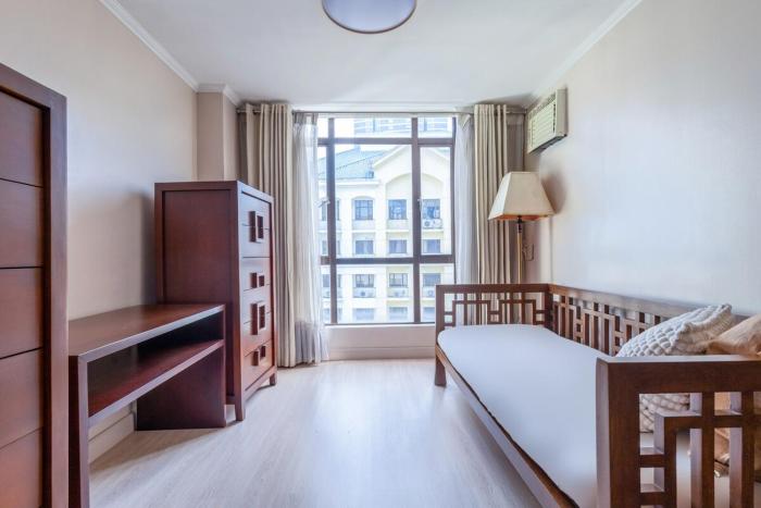 2BR Forbeswood Heights Forbestown BGC