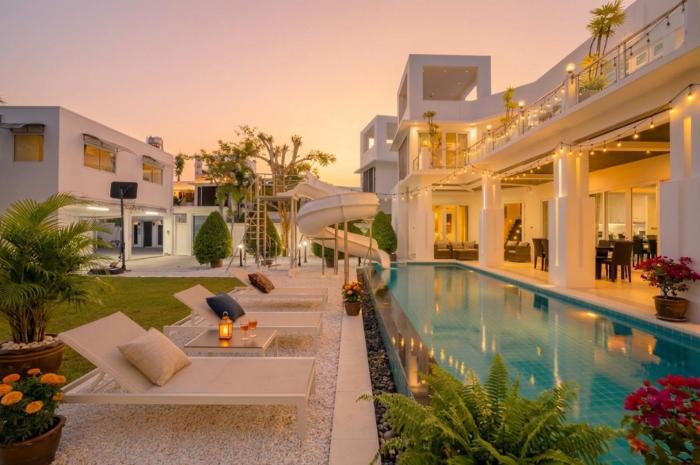 Luxury 5BR Villa Jomtien - Pool, Sports & Karaoke