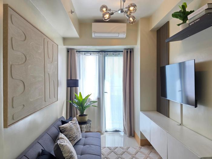 Urban Bliss Stays Shore 3 Residences MOA with free wifi and netflix