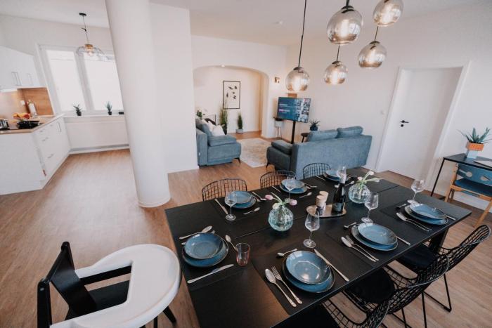 Deluxe Apartment Mainz I 2 BR I 7P I Zentral I Küche I WiFi I Nähe Zollhafen I helloYOU apartments x BRIGHT Collection