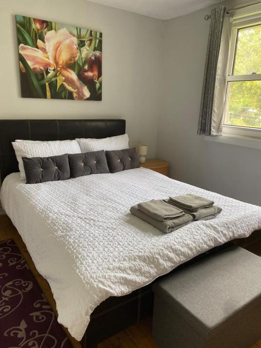 Dog friendly 1 bed cottage with a king sized bed