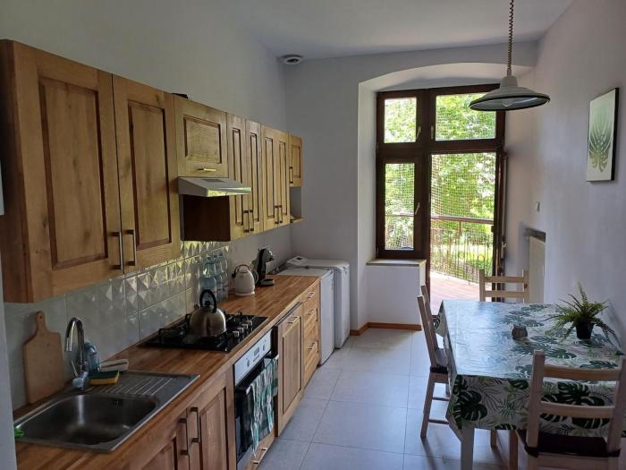 city center 2 separte rooms 1 kitchen very quite 70m