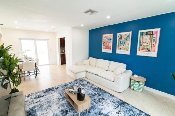 3BR Home with Pool & Pet, Sleeps 8, Near Hard Rock