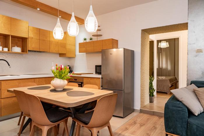 L Apartment