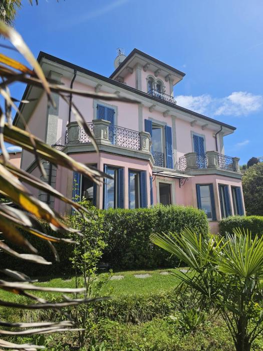 Villa Maria, Lakefront Art Villa on Lake Maggiore