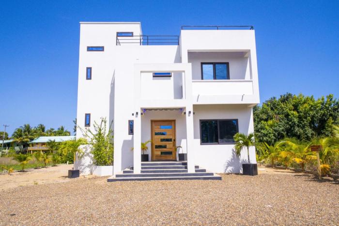 Emerald Blue Villa - Modern 2BR w Rooftop Pool