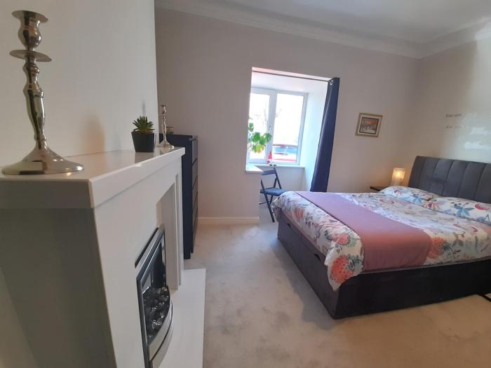 Peaceful Room Overlooking Nature & Private Bath