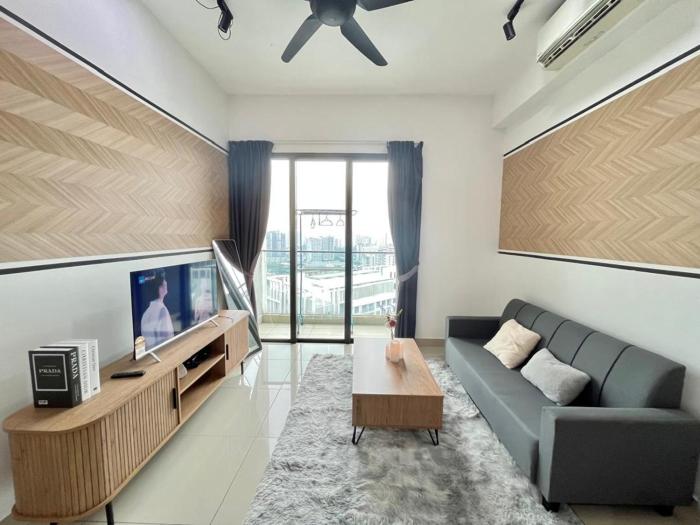 C3 OKR 1-10 pax spacious & comfort near Midvalley