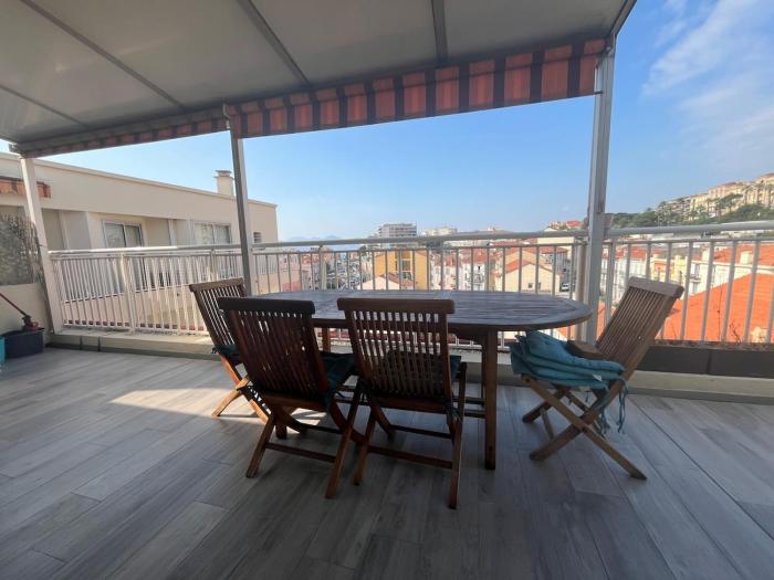 City Center and Sea View Terrace Near Palais