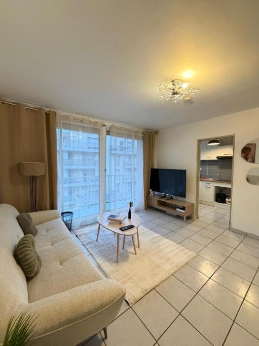 2 Bedrooms, free parking!