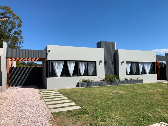 Casa 6 personas con piscina en Piriápolis Playa los Angeles