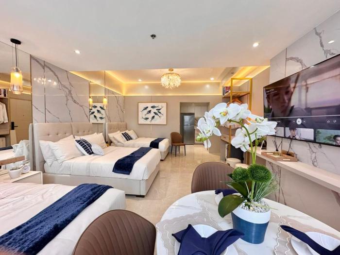 Uptown BGC Stay Across Grand Hyatt with FREE Parking