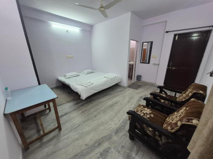 Chandan Palace Hotel & Paying Guest House