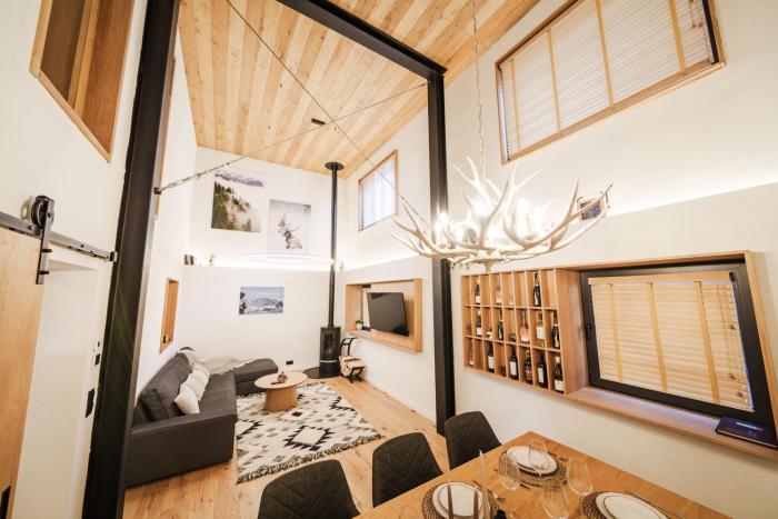 Chalet Charm - Private Mountain Retreat with Sauna, Jacuzzi & Kids Playroom