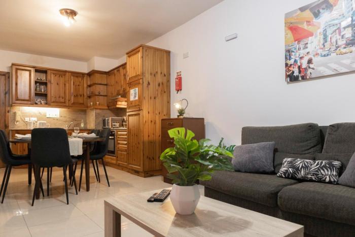 cozy aparment, wifi, 5 min to sea, self checkin