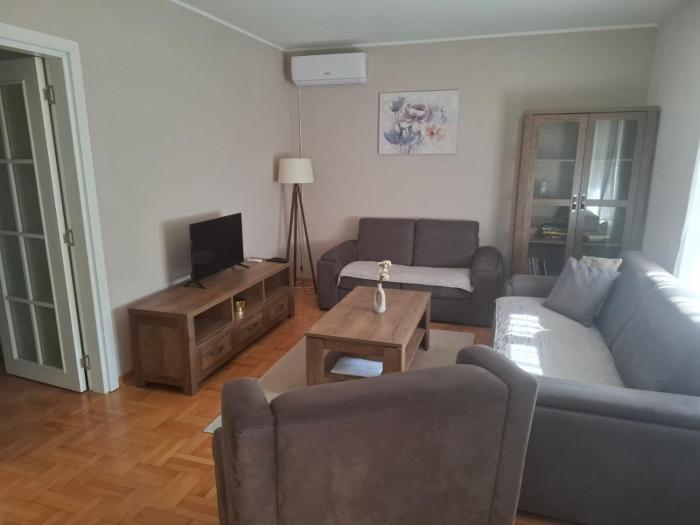 Family Apartman Telep Novi Sad - Yard & Free parking
