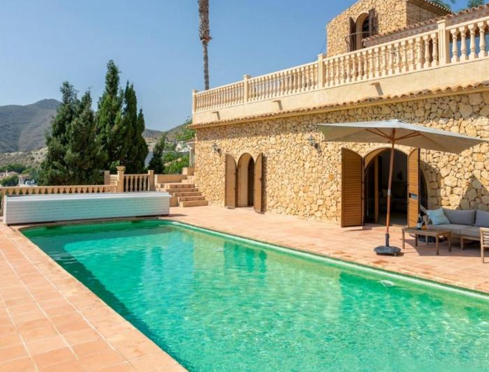 Impresionante casa con un bonita piscina