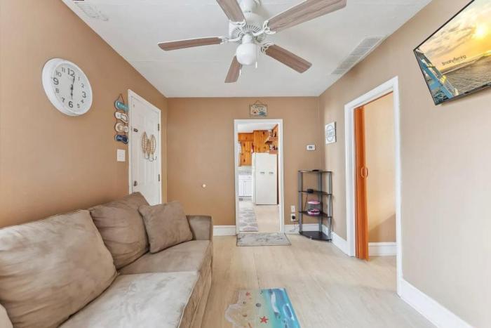 221 W 25Th Ave Back Cottage - 2 Beds, 1 Bath