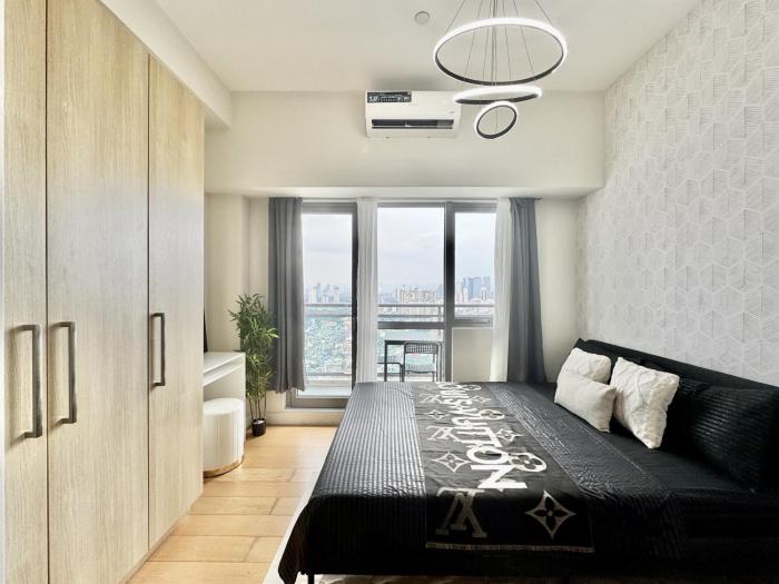 Arcadia Suites Manila at Acqua