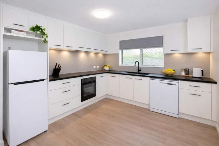 Modern 2 Bedroom Apartment near Mater Hospital , Pimlico Townsville
