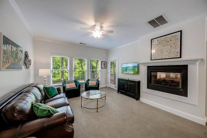 Alpine River Suites #402 - Cozy Riverfront Condo