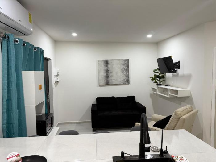 Modern 2-bedroom apartment, cool and safe2