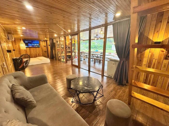 2 romantic bedrooms, 1 living room, pickleball