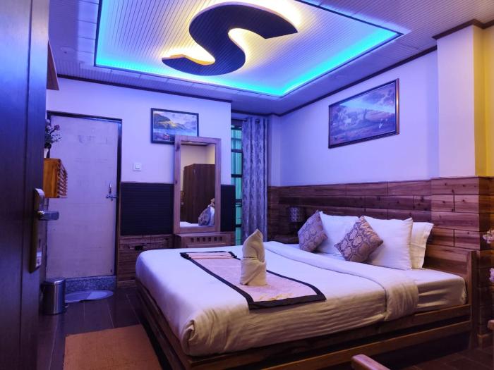 Pradhan Hotel Mirik Lake Side