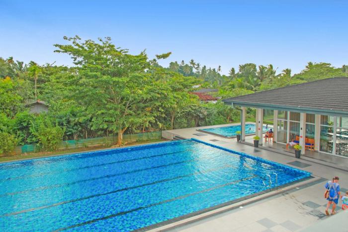 Spacious 3B 2B Parking Pool Gym
