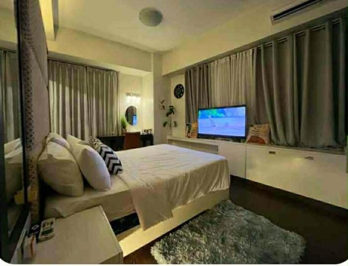 Ideal Family Gateaway Connected to Eastwood Mall