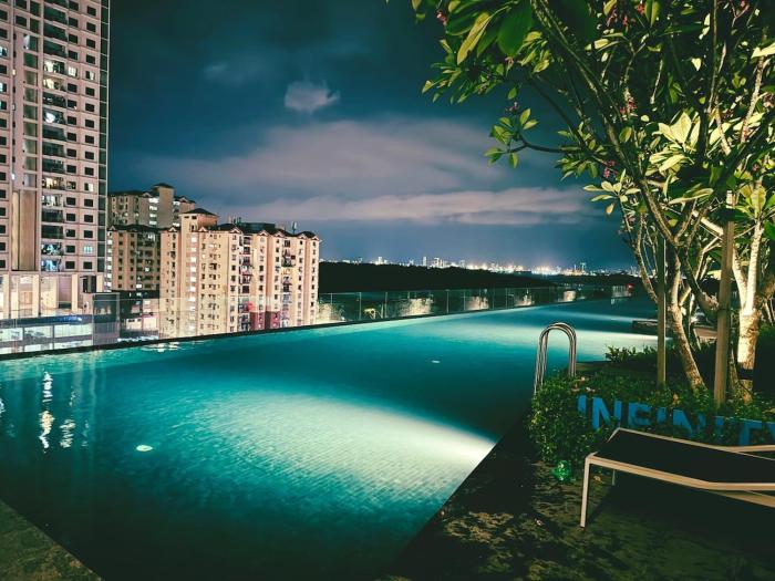 B30 luxury city view 10pax 3BR in town