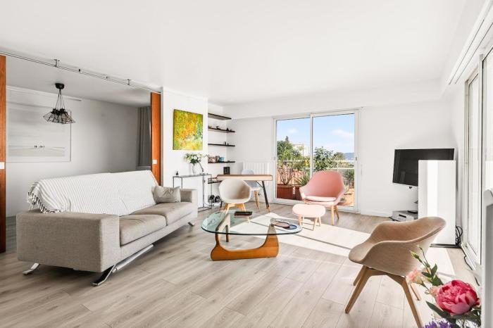 3BR flat with sea view balcony - Pool & Parking