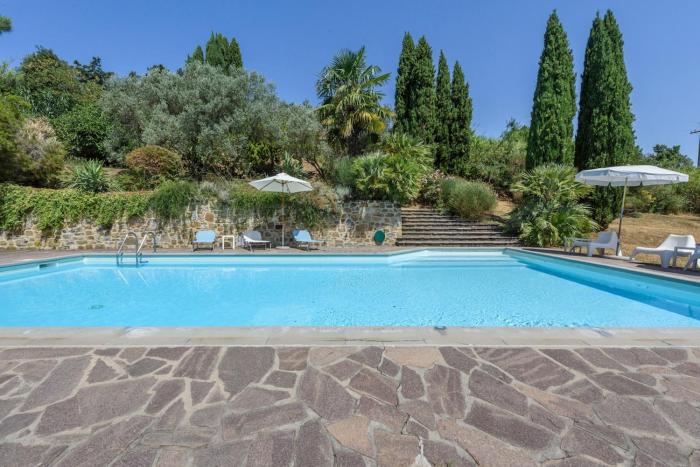 Podere Croci, 400yr Monastery Villa, Pool, 16 Guests